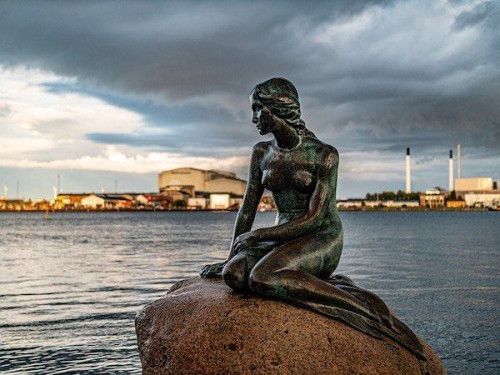 The iconic Little Mermaid statue in Copenhagen